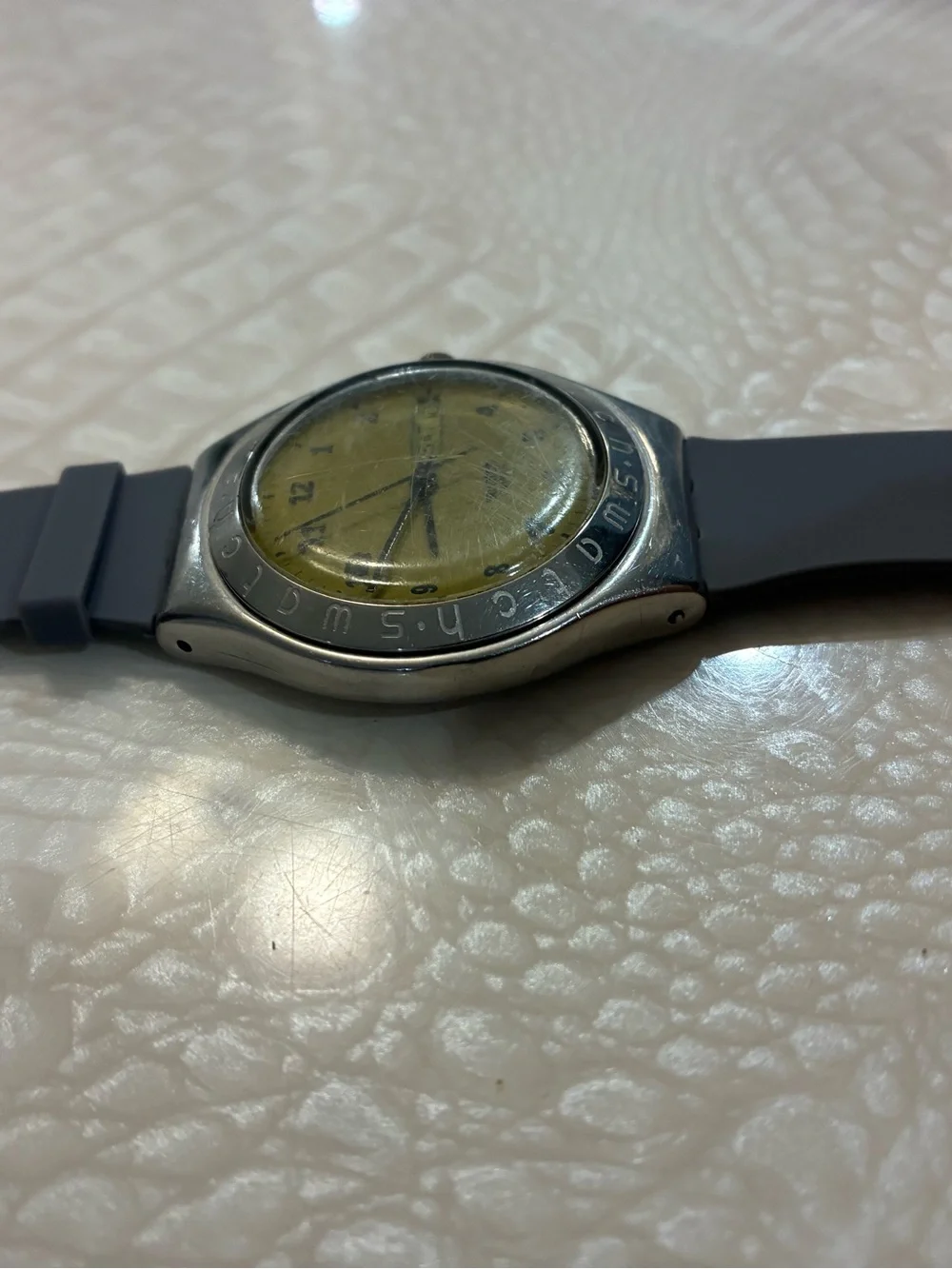 Swatch Vintage Men's Watch with Gray Strap